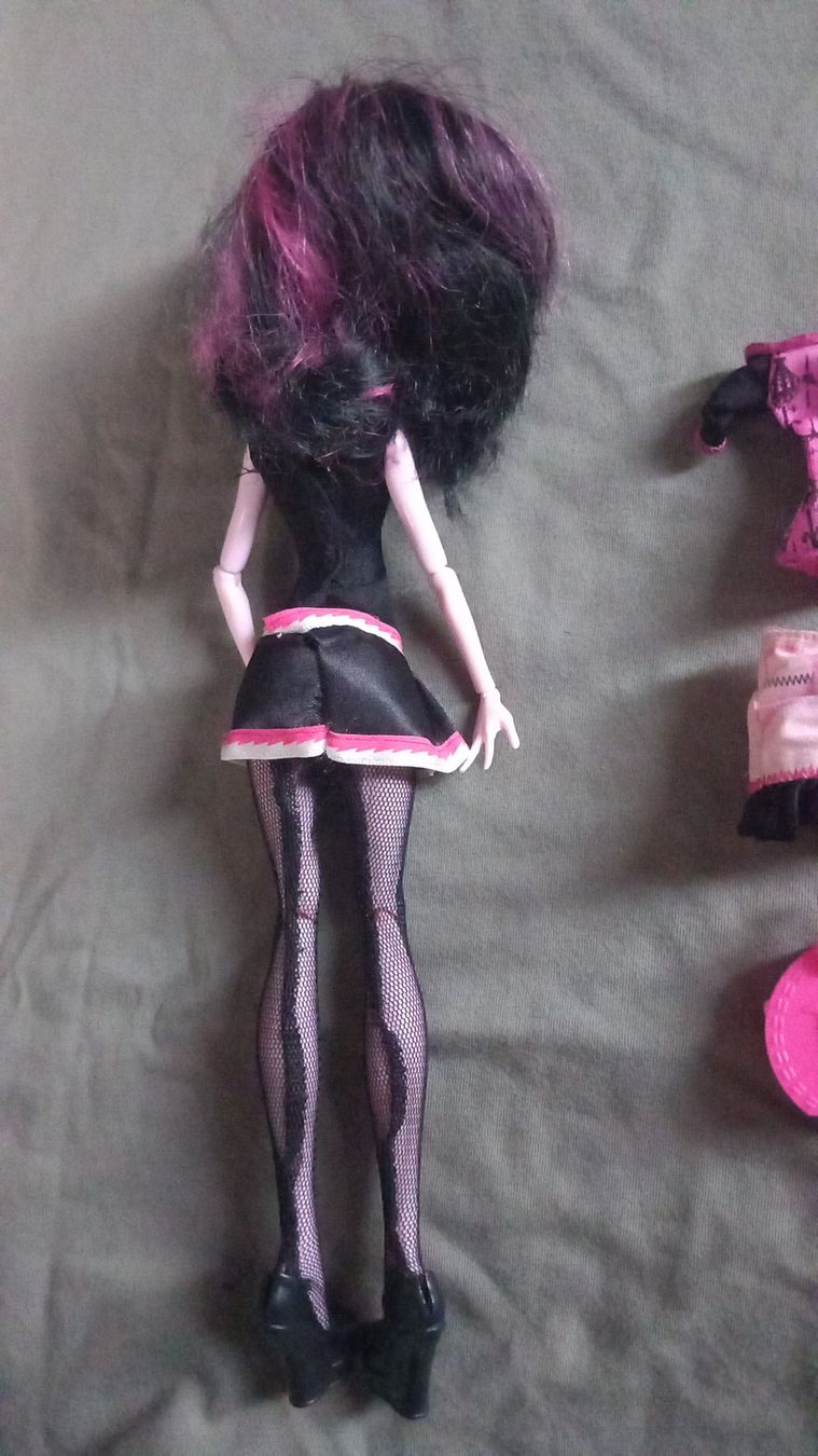 Poupées: Monster High Draculaura Poupée  – D'occasion à Bex par aud_cy2l 1