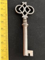 Antiker Zierschlüssel silberfarben 8 cm Länge Metall