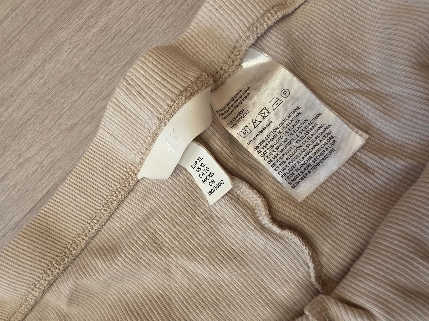 H&M Leggings: H&M gerippte Hose XL – Usato da St. Peterzell venduto da upcycling_ 1