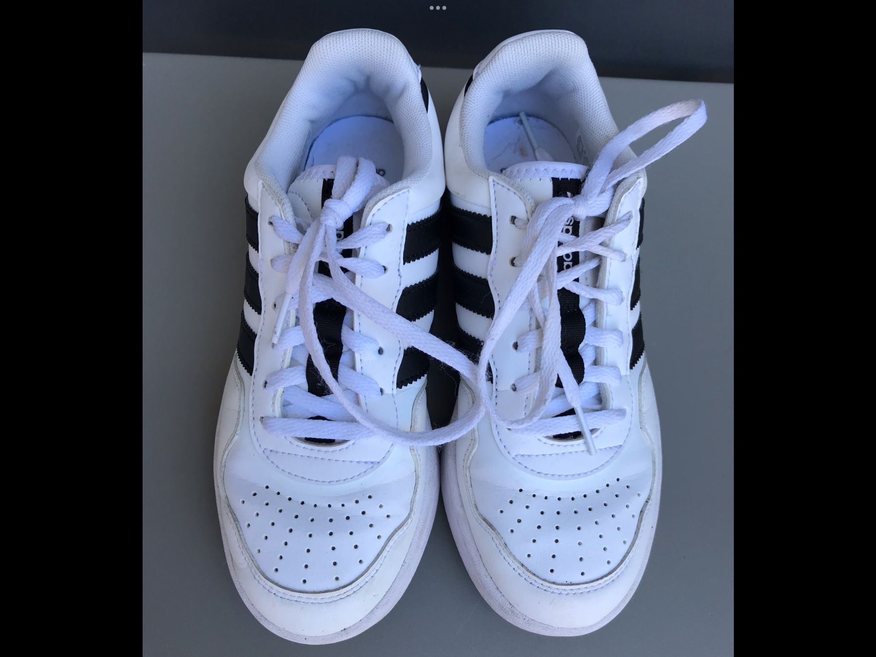 Adidas Scarpe da uomo: Kinder Adidas Schuhe Grösse 35,5 – Usato da uster venduto da articles 1