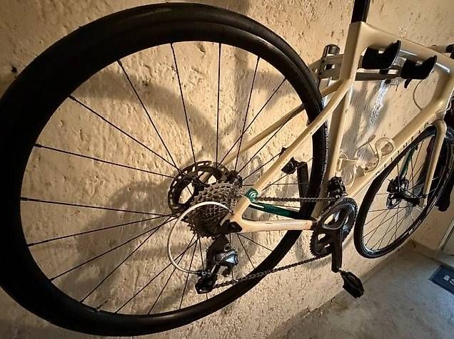 Vélos: Rennvelo mit Carbon-Rahmen 58Grösse – D'occasion à Riehen par andrefuerbringer 2