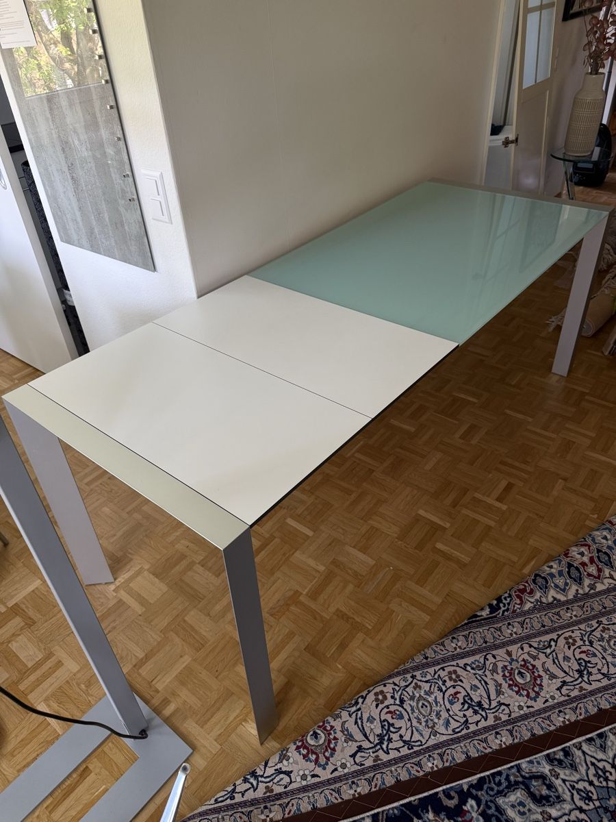 Tavoli: Glastisch mit Erweiterung und Aluminiumgestell – Usato da Zollikerberg venduto da n737_P5 5