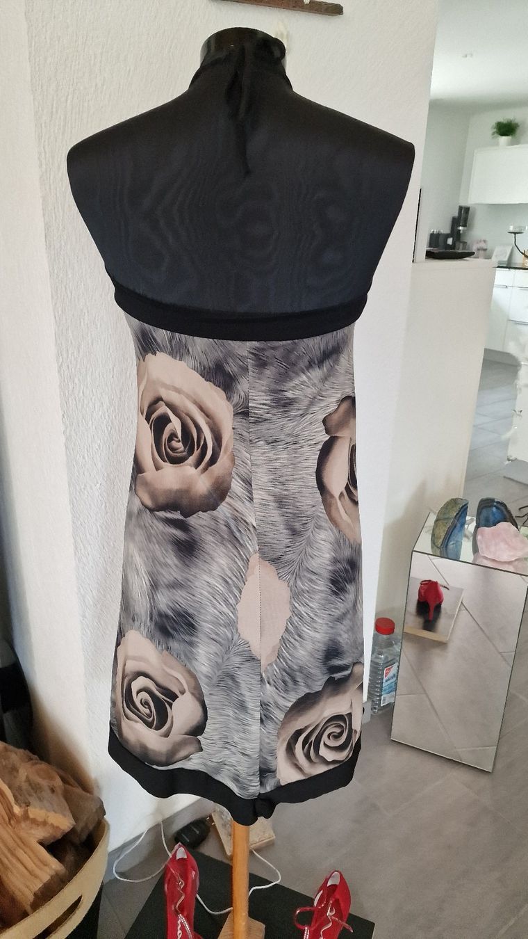 Vestiti: Schönes Neckholder-Kleid mit Rosen – Usato da Wil  AG venduto da Kfloh 2