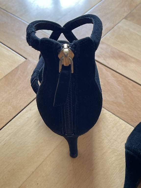 Sandro Scarpe da donna: Sandales Sandro en daim noir  T. 38 – Usato da Lausanne venduto da generation 4
