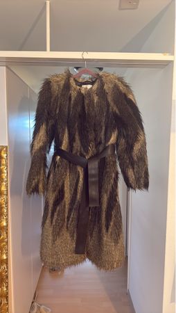Exklusive Kunstfell Jacke mit Gürtel - für Herbst /Winter