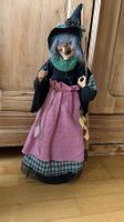 Dekorative Herbst Hexe mit Besen, Halloween Deko-Figur 60 cm