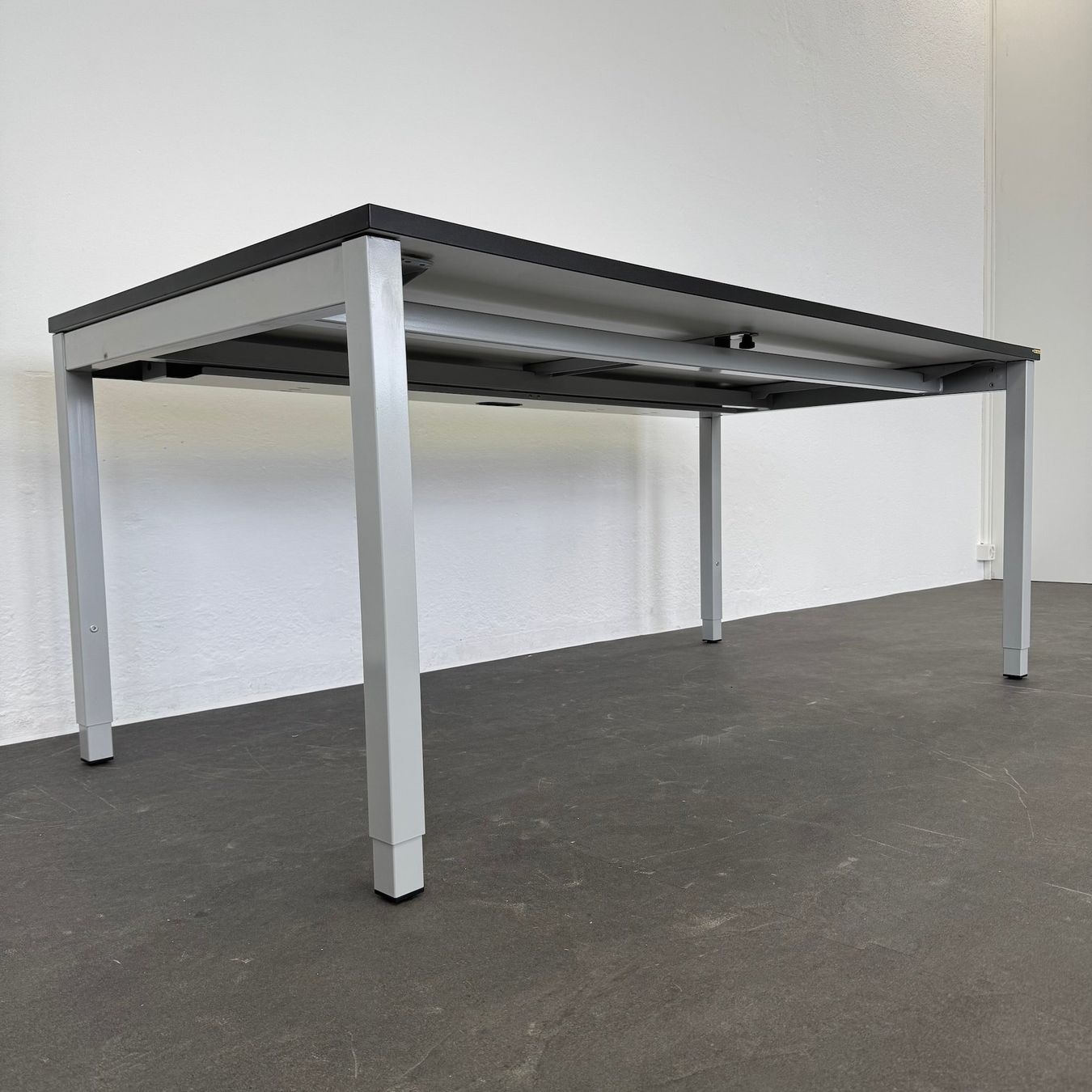 Embru Schreibtische: Embru eQ Vierbeintisch 1800x900 mm – Gebraucht aus Schönenwerd von mcofficeshop 4