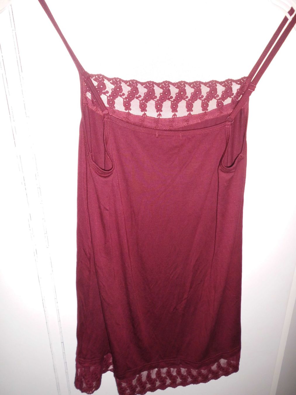 Tops: Top spaghetti bordeaux avec dentelles T, 44 – Neu (gemäss Beschreibung) aus Marin-Epagnier von Madja 1