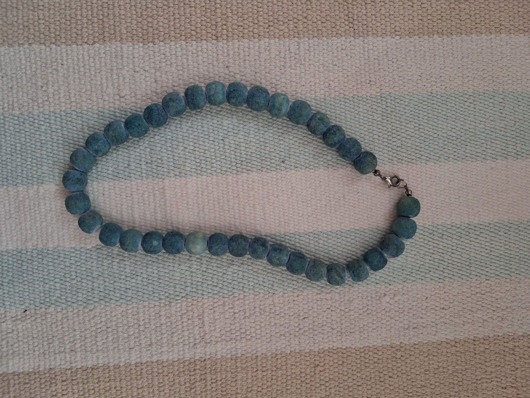 Colliers: Schöne Kette mit blauen Steinen, neu – Neuf avec emballage d'origine à Wald ZH par e8e 2