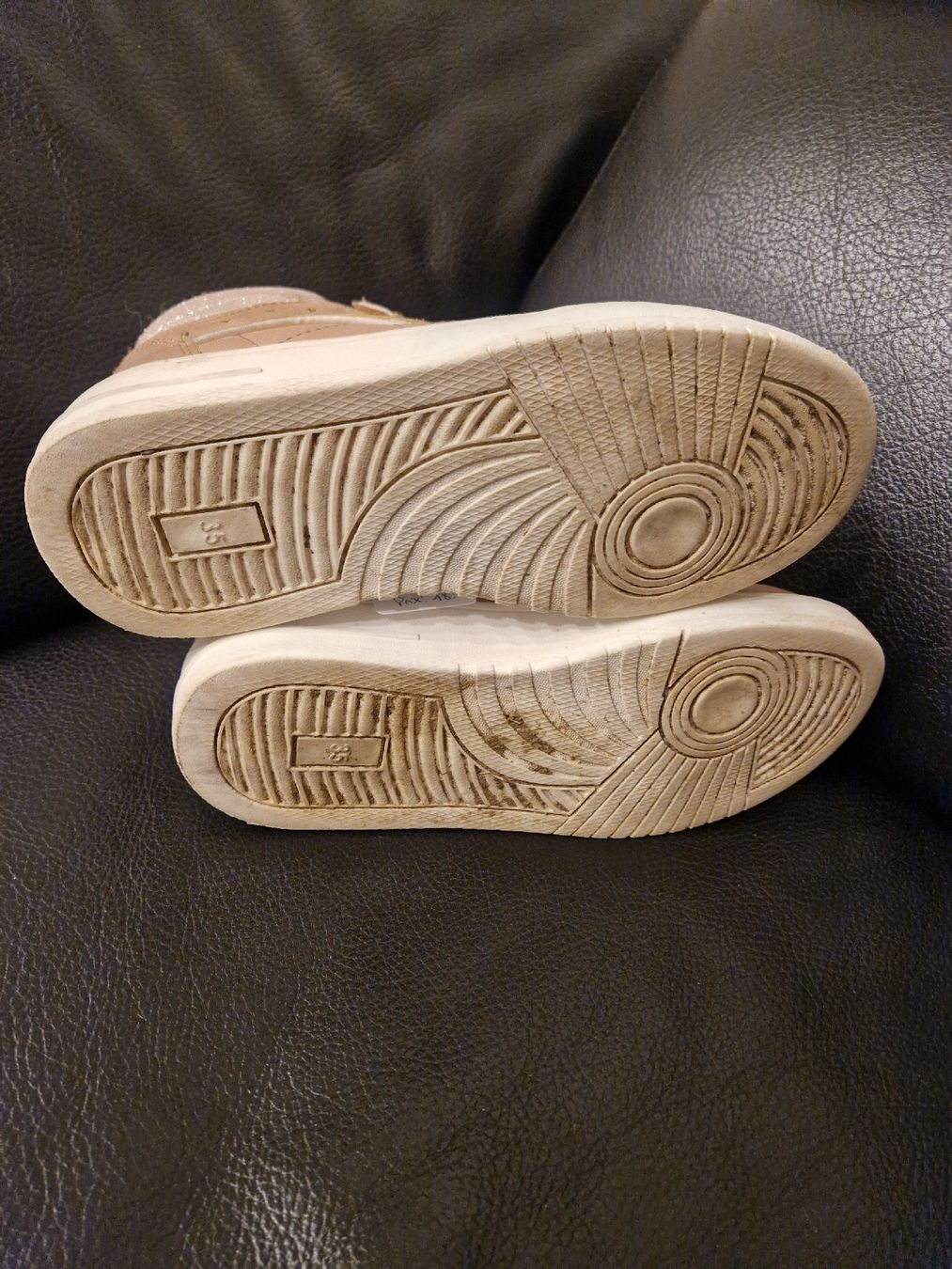 Scarpe per ragazzi: Baskets lumineuses taille 35 – Usato da Penthaz venduto da Sosotroc 3