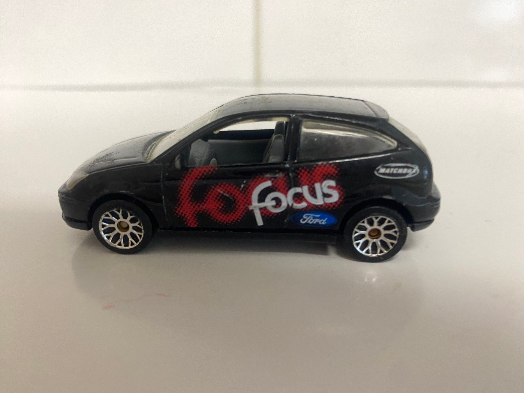 Matchbox Modellini d'auto: Matchbox Ford Focus 144 – Usato da Kerzers venduto da tisyayasuBE 1