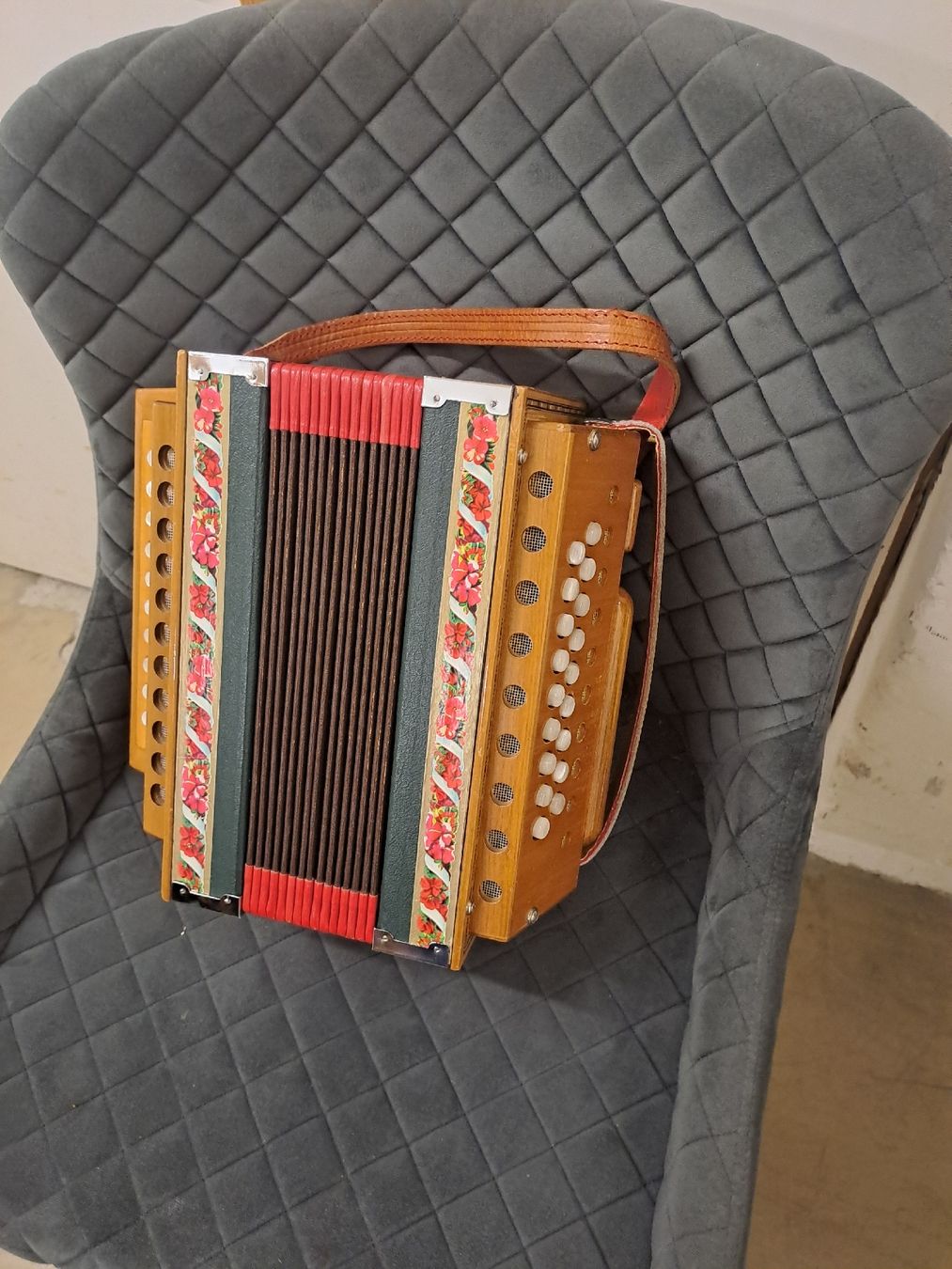 Strumenti musicali: schwyzerorgeli ton B Klein model  – Usato da Villeneuve venduto da BibiVintage 4