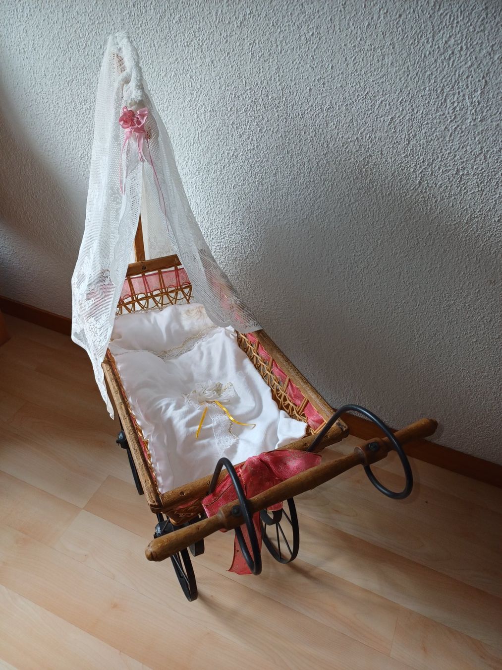 Carrozzine per bambole: Antikes Puppenstubenwägeli – Usato da Rafz venduto da hofgut 1
