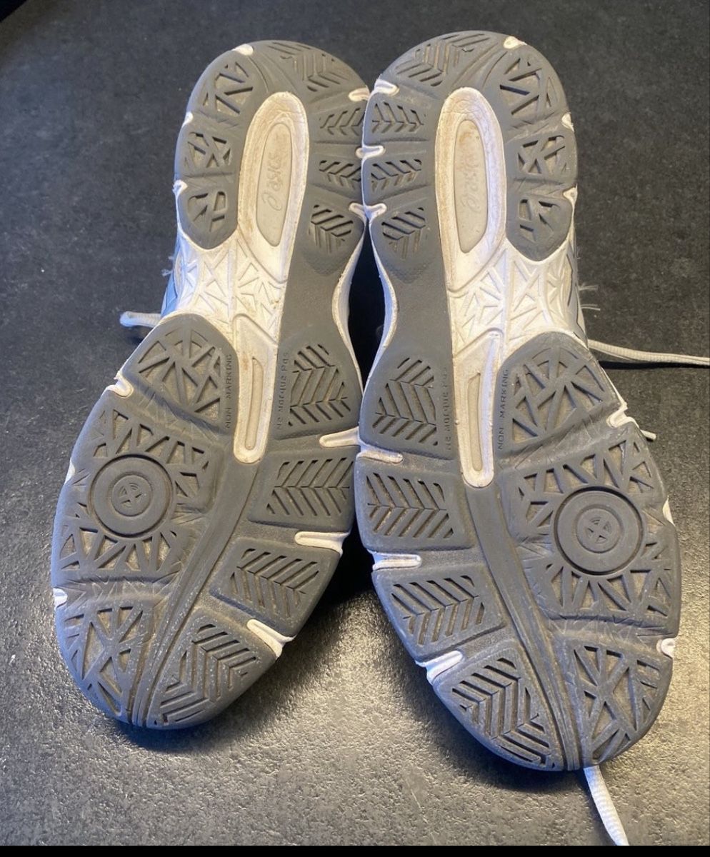 Asics Scarpe da donna: Asics Gel-Netburner Damen, Gr. 43 – Usato da Thalwil venduto da niina 2