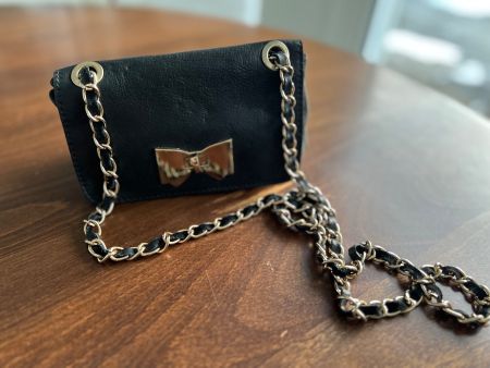 Elegante Leder Umhänge-/Abendtasche mit Goldkette