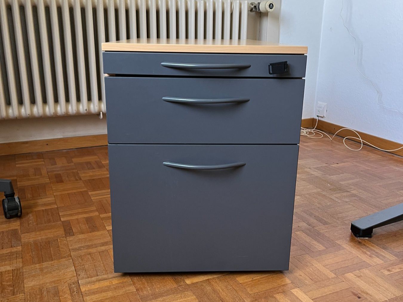 Banconi: Abschliessbarer Rollcontainer von Steelcase – Usato da Uster venduto da AudreyVII