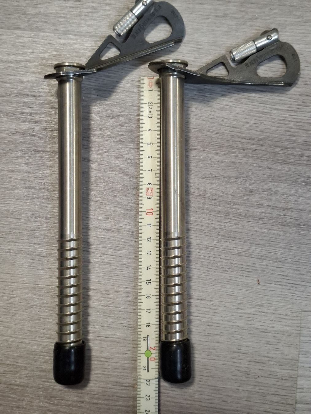 Attrezzatura da arrampicata: Eisschrauben Blackdiamond / 6 Stück  – Nuovo (secondo la descrizione) da Bottmingen venduto da Rothorn05 2