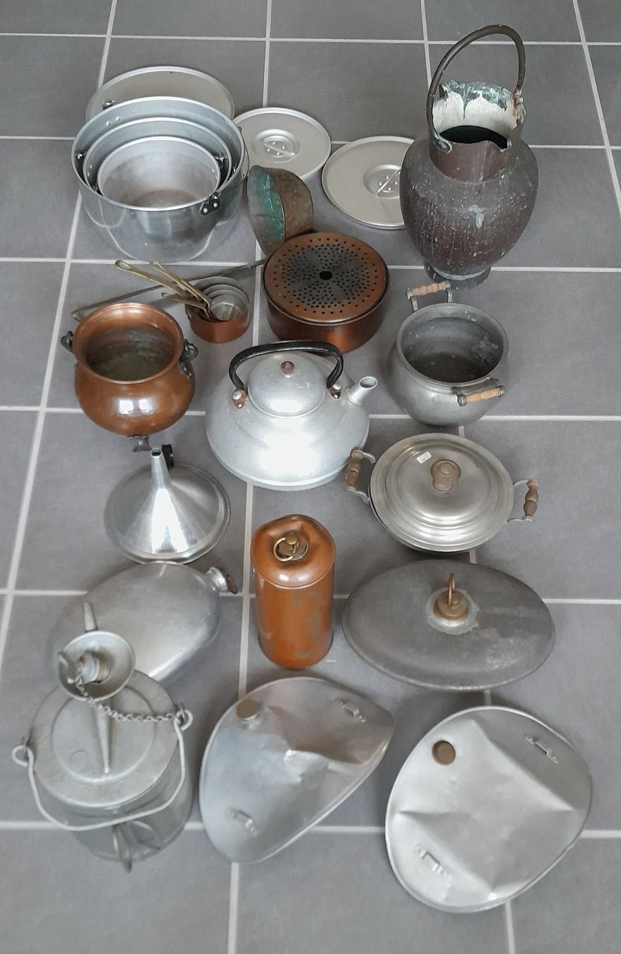 Sonstige antike Technik & Geräte: Bettflaschen, Pfannen, Krüge, ect. – Gebraucht aus Liesberg von Ragged 1