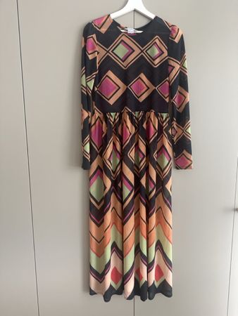 Kleid never fully dressed
