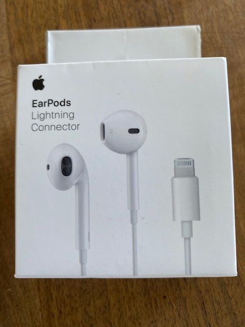 Apple Kopfhörer: EarPods von Apple – Neu (gemäss Beschreibung) aus Kehrsiten von shirodhara