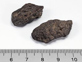 NWA Meteorit 2Stk. 25 und 30mm  10 Gramm