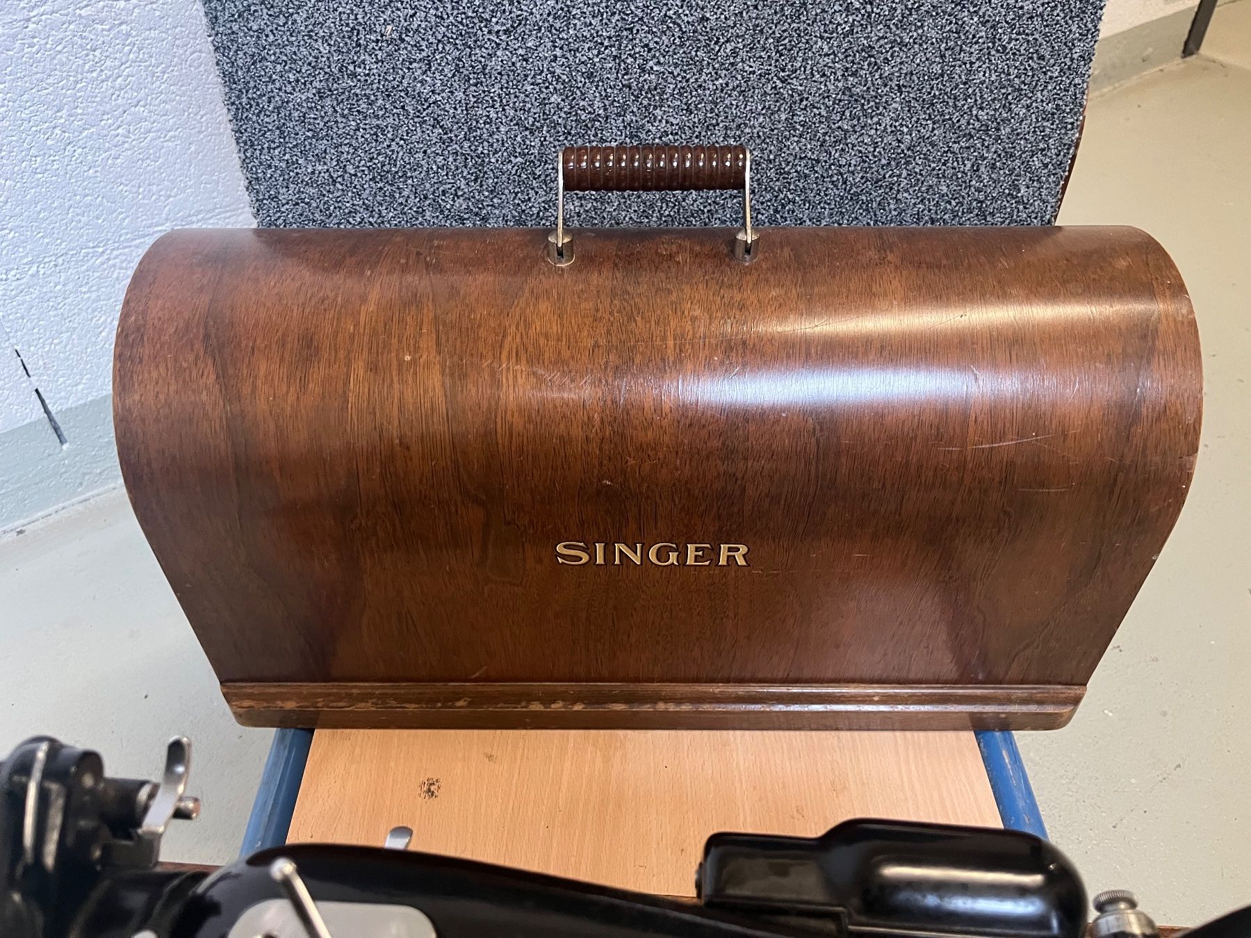 Singer Macchine da cucire: Ancienne machine à coudre – Usato da lausanne venduto da esploras