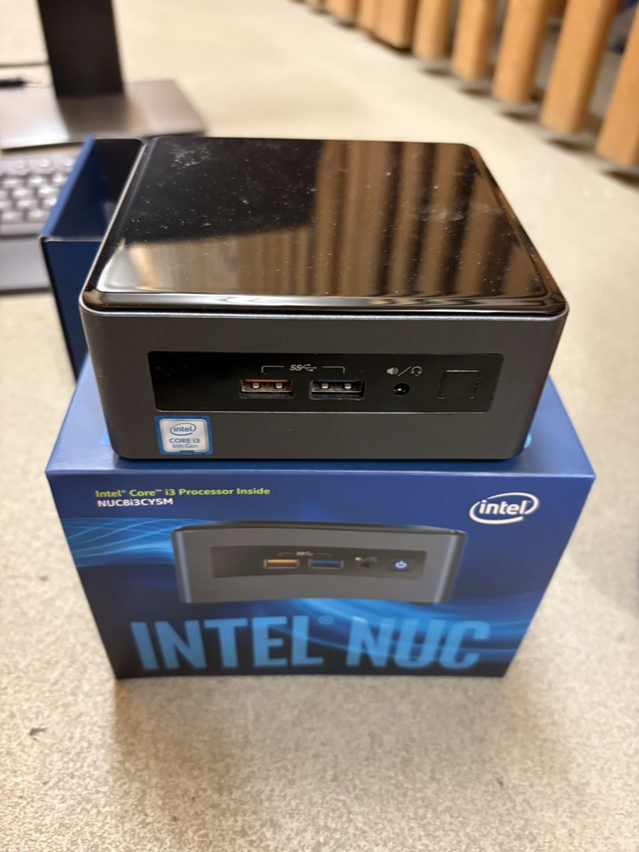 Intel PC: Intel NUC NUC8i3CYS M i3 PC Set komplett – Usato da Niederuzwil venduto da Ulf233 1