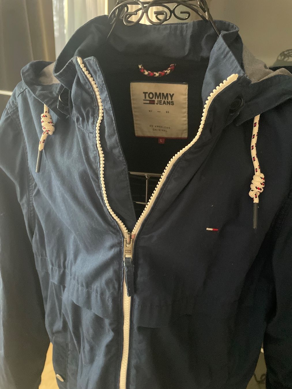 Tommy Hilfiger Giacche: Leichte Tommy Jeans Jacke Gr.L – Nuovo (secondo la descrizione) da Obfelden venduto da 3zwerge 1