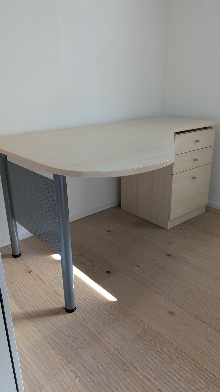 Bureaux: Schreibtisch – D'occasion à Bad Ragaz par tamtam_92 1