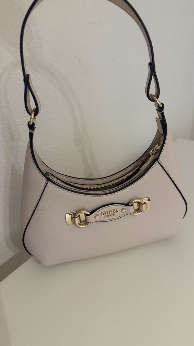 Guess Sacs femmes: Guess Tasche – D'occasion à Wettingen par bah_cdd9
