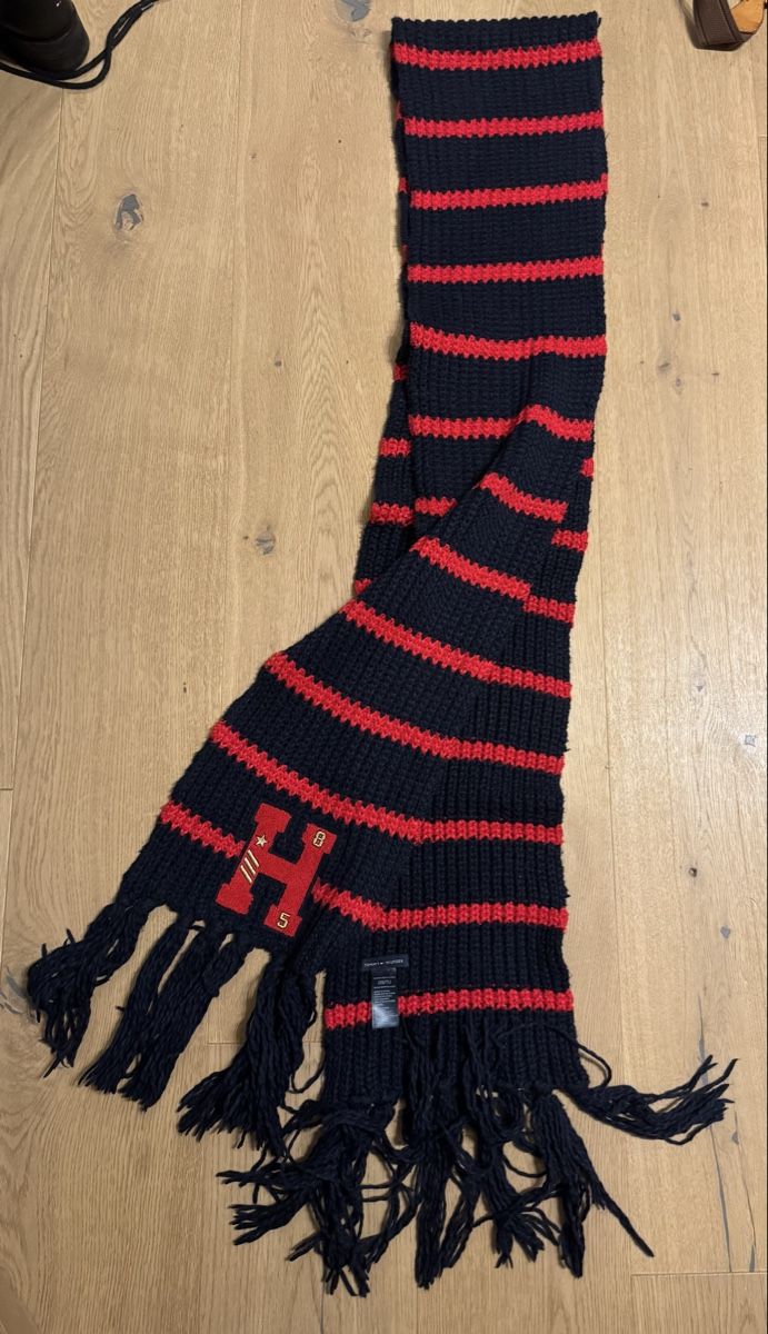 Tommy Hilfiger Foulard & Sciarpe: Schal Tommy Hilfiger – Usato da Zürich venduto da Prismae