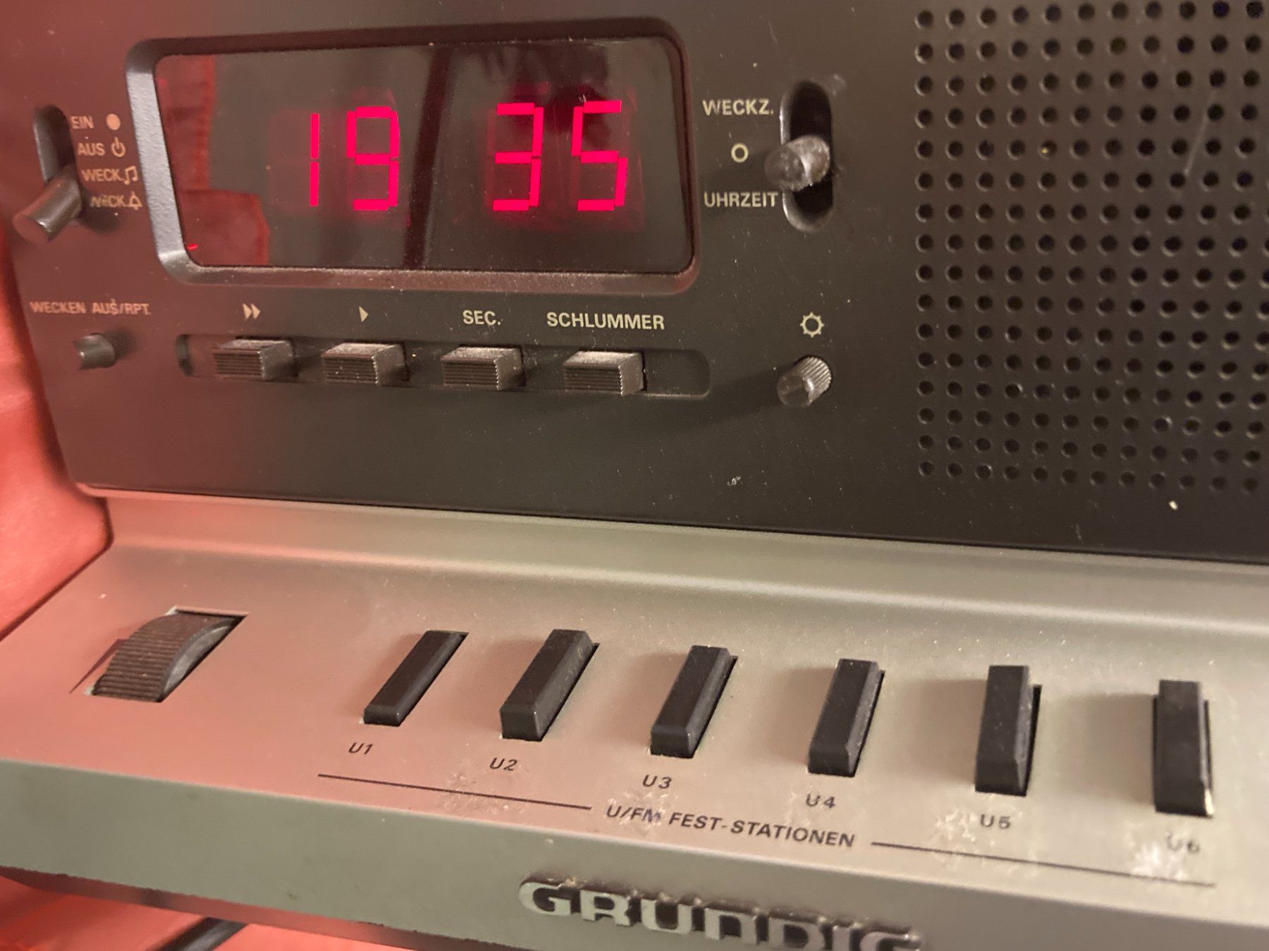 Grundig Radio: Grundig Radiowecker Sono Clock 800 – Usato da Bonstetten venduto da Fiora7 1