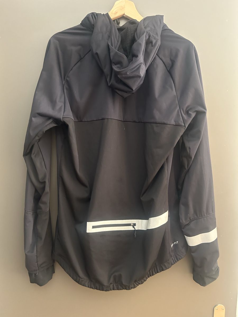 Nike Giacche: Nike running jacket – Usato da Zürich venduto da Kcampos 1