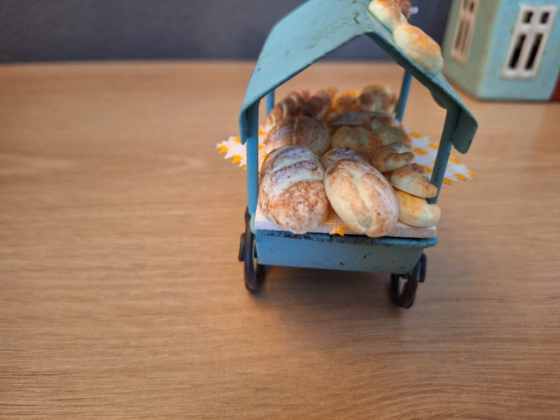 Case e mobili per bambole: Handmade Brot Markt Stand – Nuovo (secondo la descrizione) da Zürich venduto da HandmadeTinyFood 6