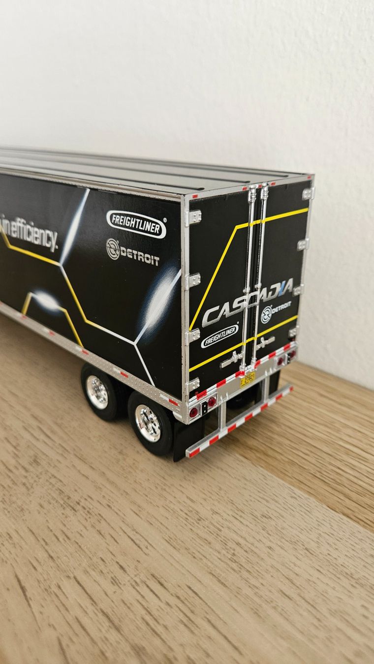 IXO Modellini d'auto: IXO Freightliner Truck 1:43 – Usato da Basel venduto da luk_qv8t 3