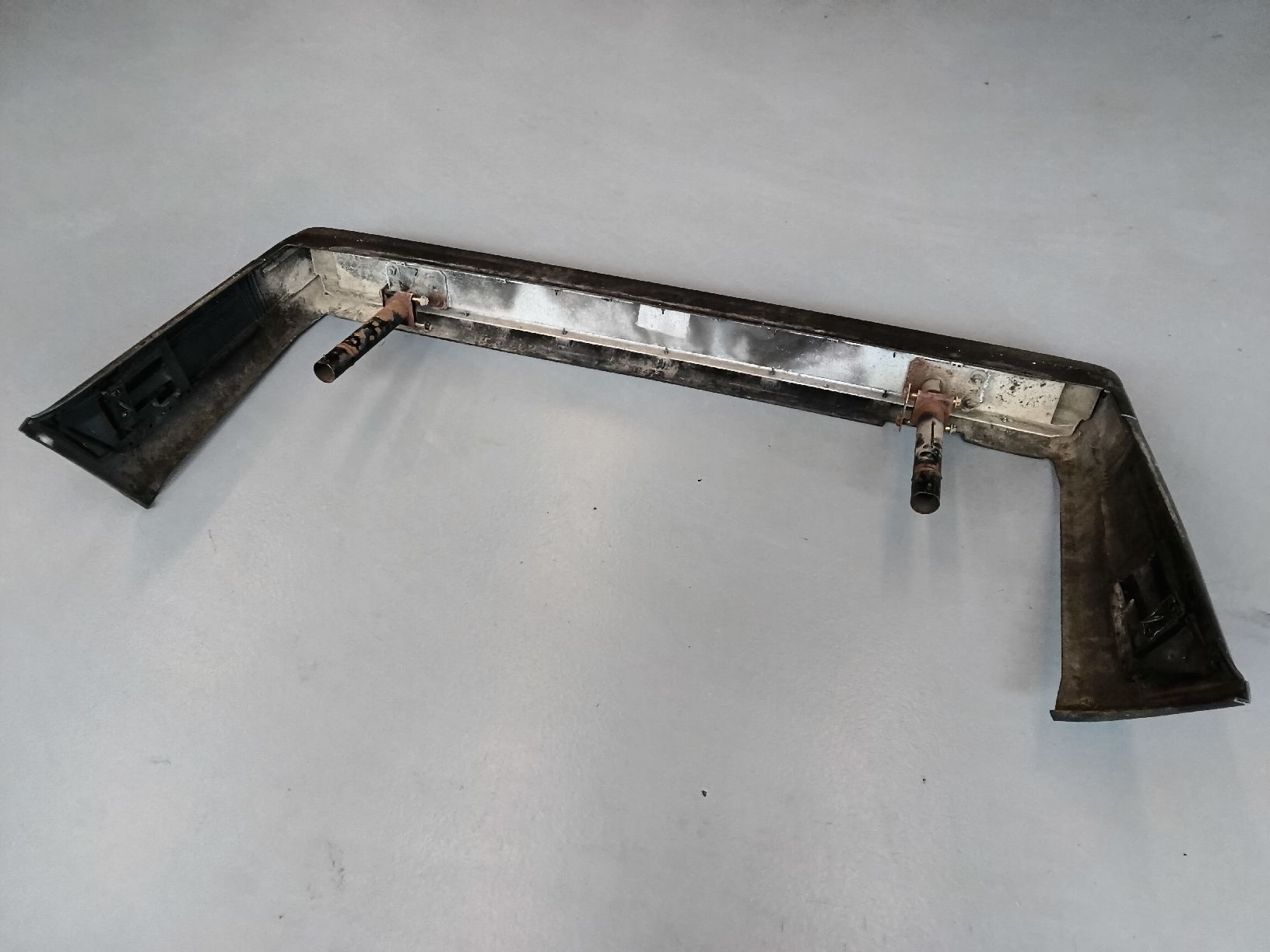Volvo Tutti pezzi di ricambio auto: Stossstange Volvo 940 oder 740 ab 1990 – Usato da Ormalingen venduto da Adi811 3