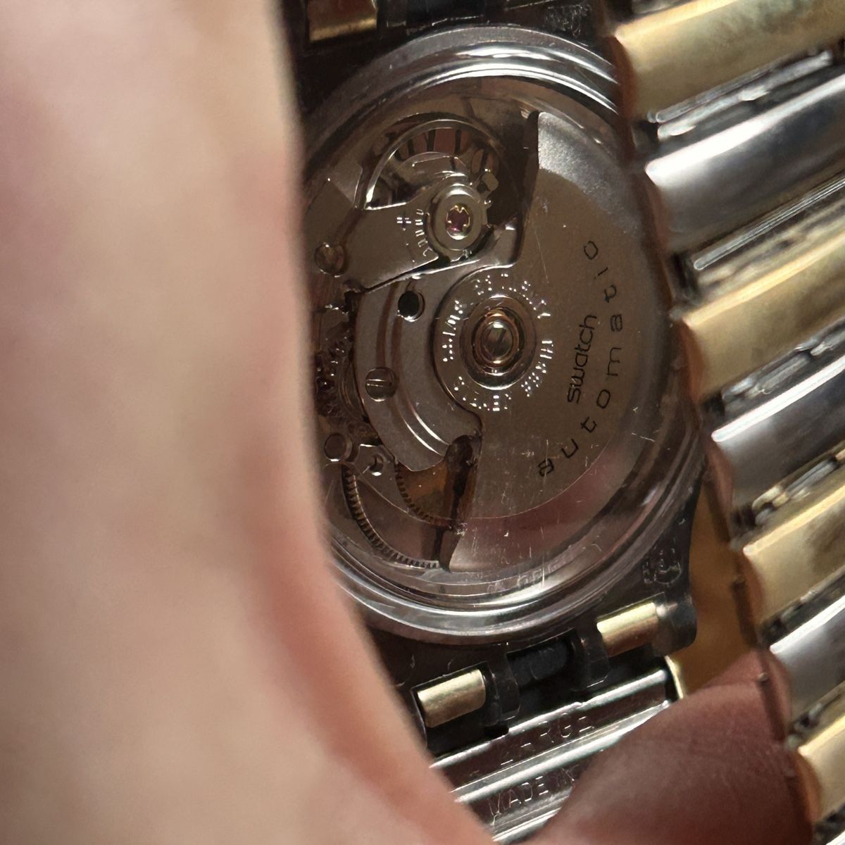 Swatch Orologi: Swatch Automatik Uhr, Gold/Schwarz – Nuovo (secondo la descrizione) da Laufen venduto da Bellavitaboom 2
