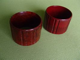 2 rote Bakelit Serviettenringe