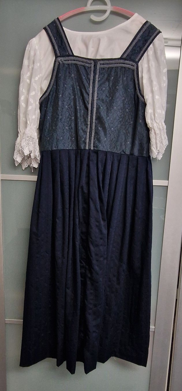 Vestiti: Dirndl mit Bluse und Schürze Grösse 48 – Usato da Itingen venduto da Claudia.E 2
