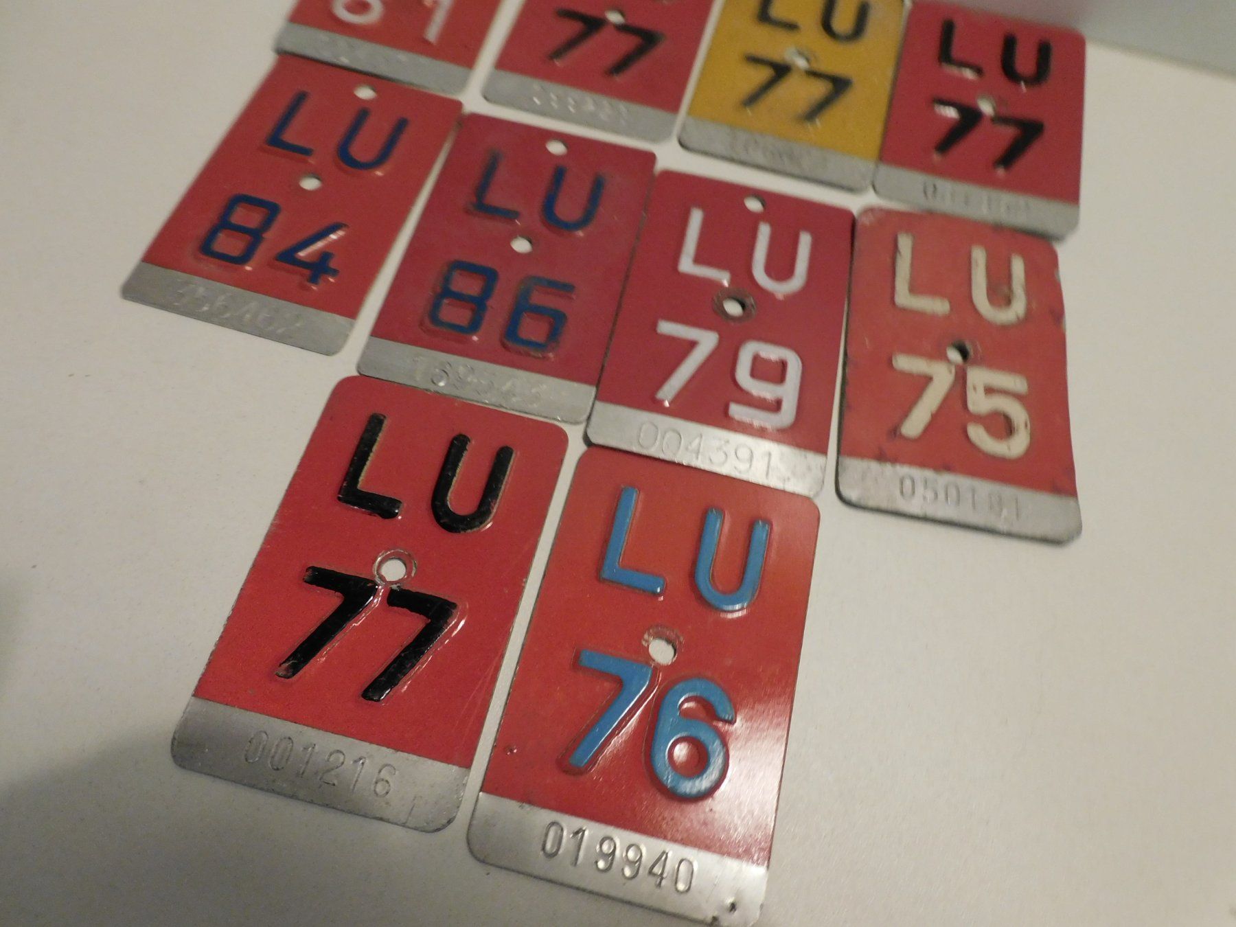 Insegne: Velonummern Konvolut 10 Velonummern Blechschild – Usato da Sursee venduto da 76 3