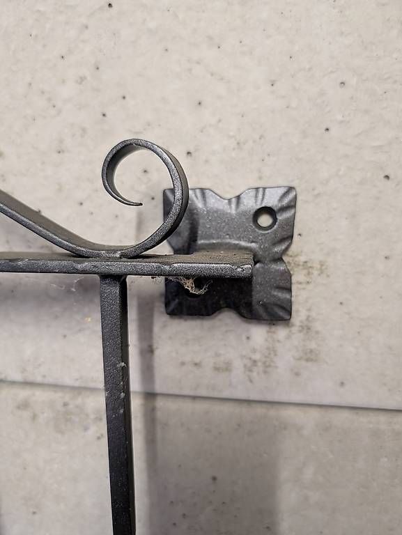 Griglie e Inferriate: 2 schmiedeeiserne Fenstergitter (neu) – Usato da Muri b. Bern venduto da Favorita17 1