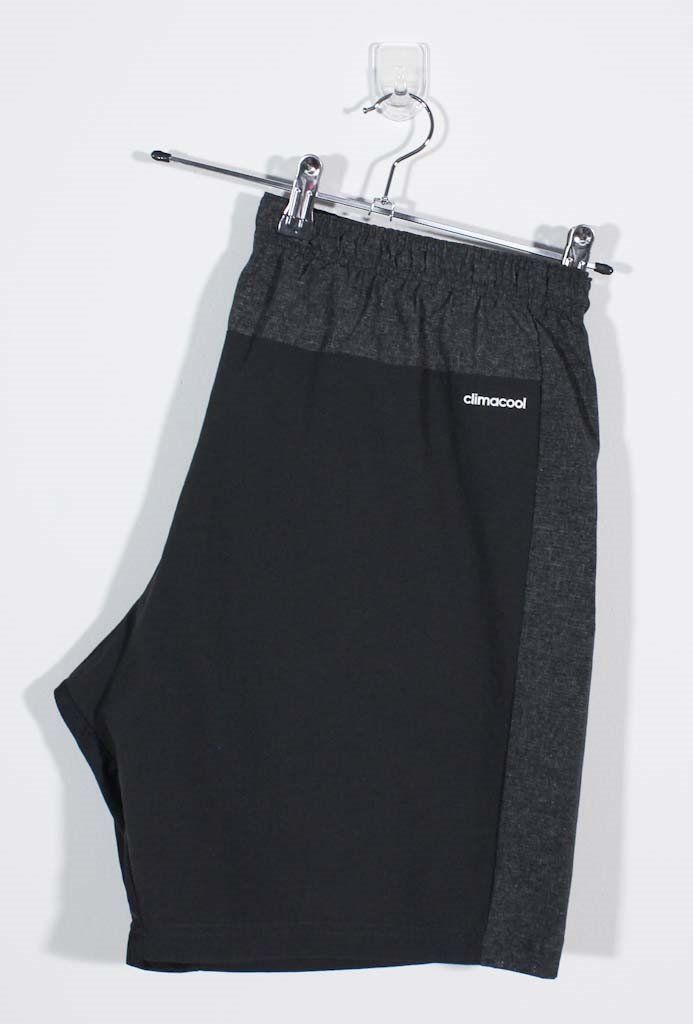 Adidas Pantaloni: adidas Shorts Gr. L – Usato da Belp venduto da caramel-secondhand 2