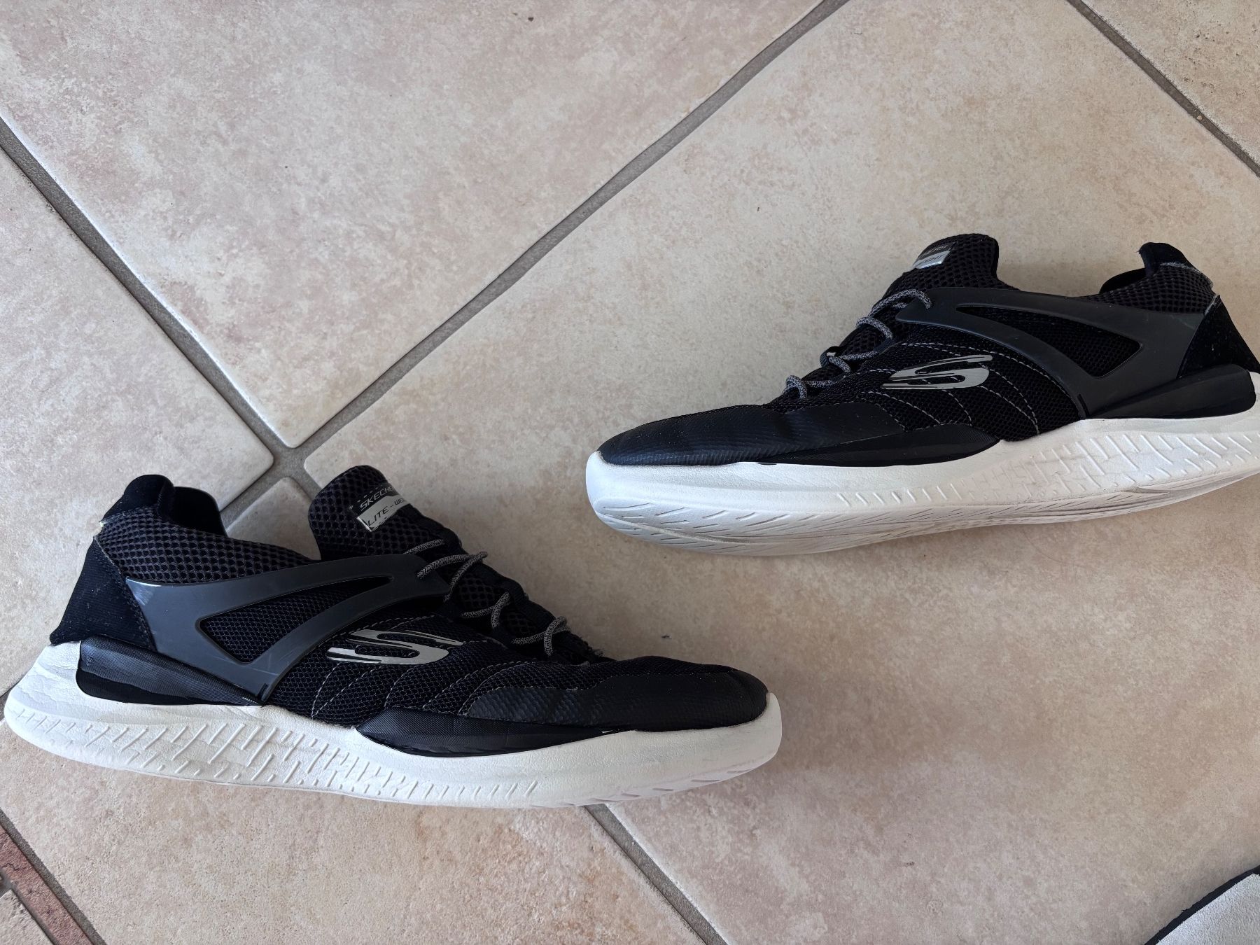 Skechers Herrenschuhe: Sketchers 43 – Gebraucht aus Balsthal von Uroby 1