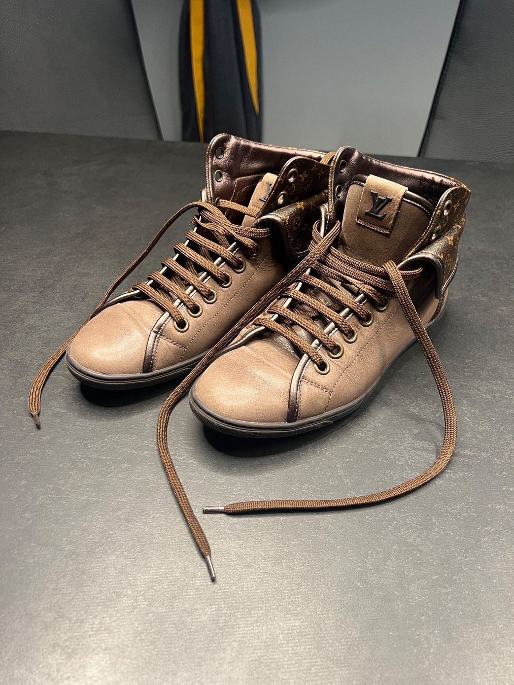 Louis Vuitton Scarpe da donna: Louis Vuitton Damenschuhe Gr 37.5 – Usato da St. Gallen venduto da ProtoPlex