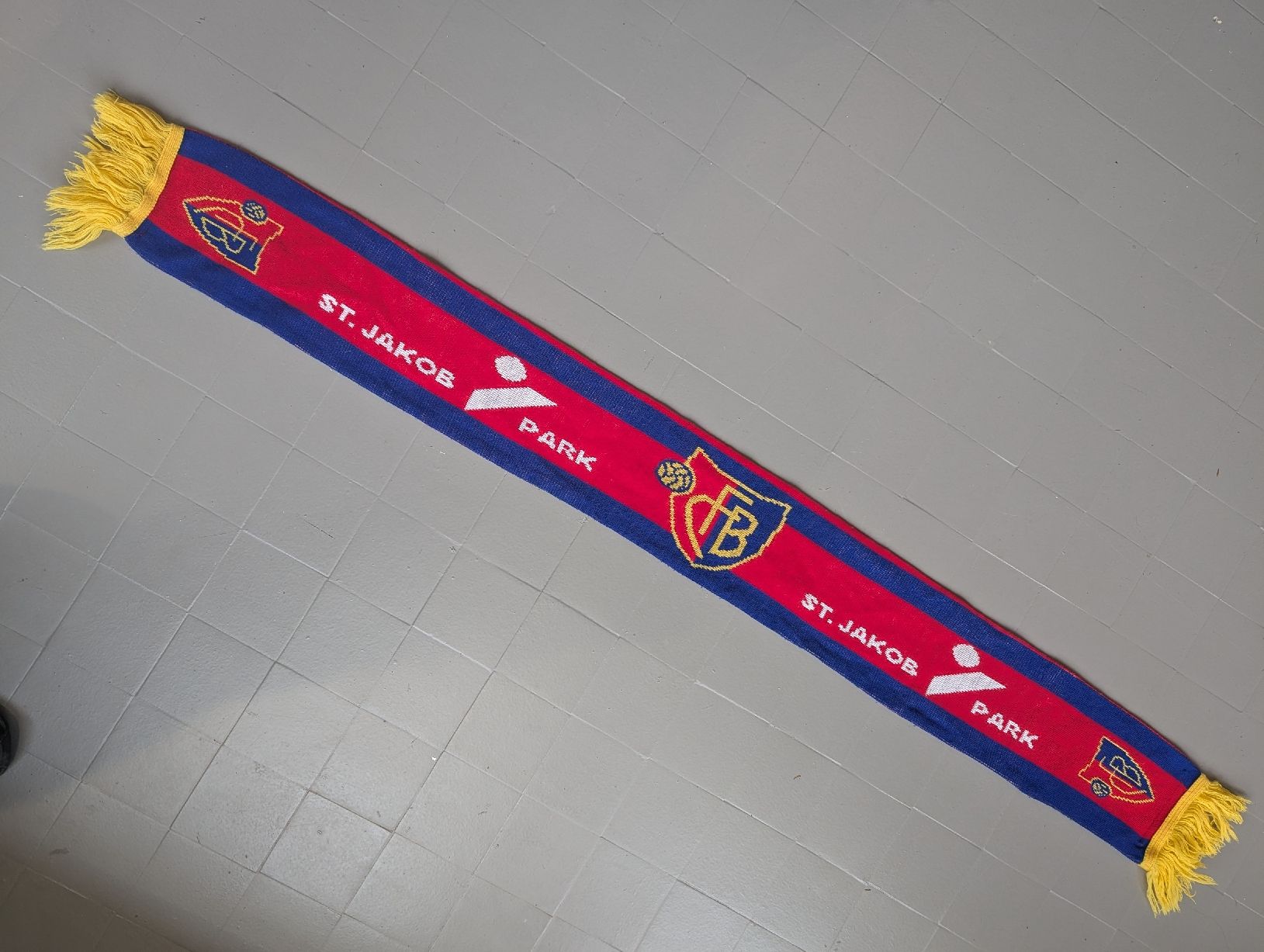 FC Basel Foulards, Tücher & Schals: FC Bâle scarf – Gebraucht aus Lausanne von GTX223807VTG 1