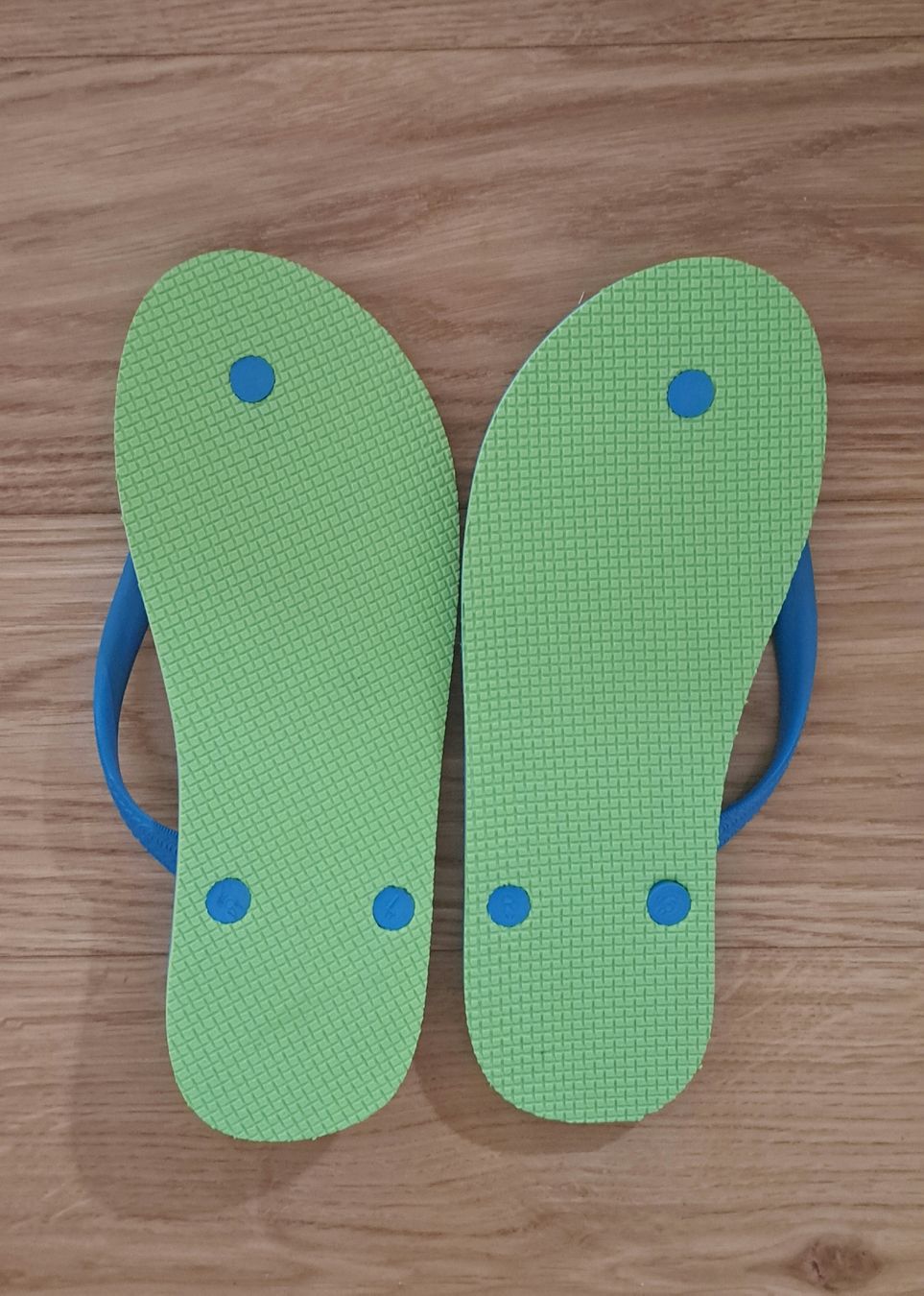 Scarpe da donna: Neu, faire Flipflops von ETHLETIC – Nuovo (secondo la descrizione) da Richterswil venduto da Viorella 1