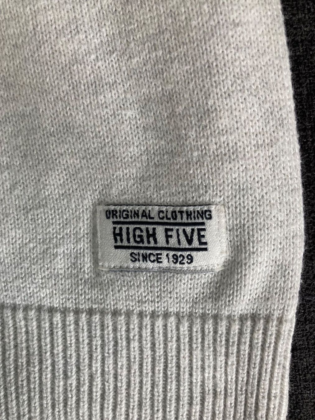 Maglioni & Felpe: Leichter Strickpullover mit Kaputze – Usato da Samedan venduto da chickenrun01 3