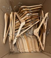 45 Holzkleiderbügel – guter Zustand
