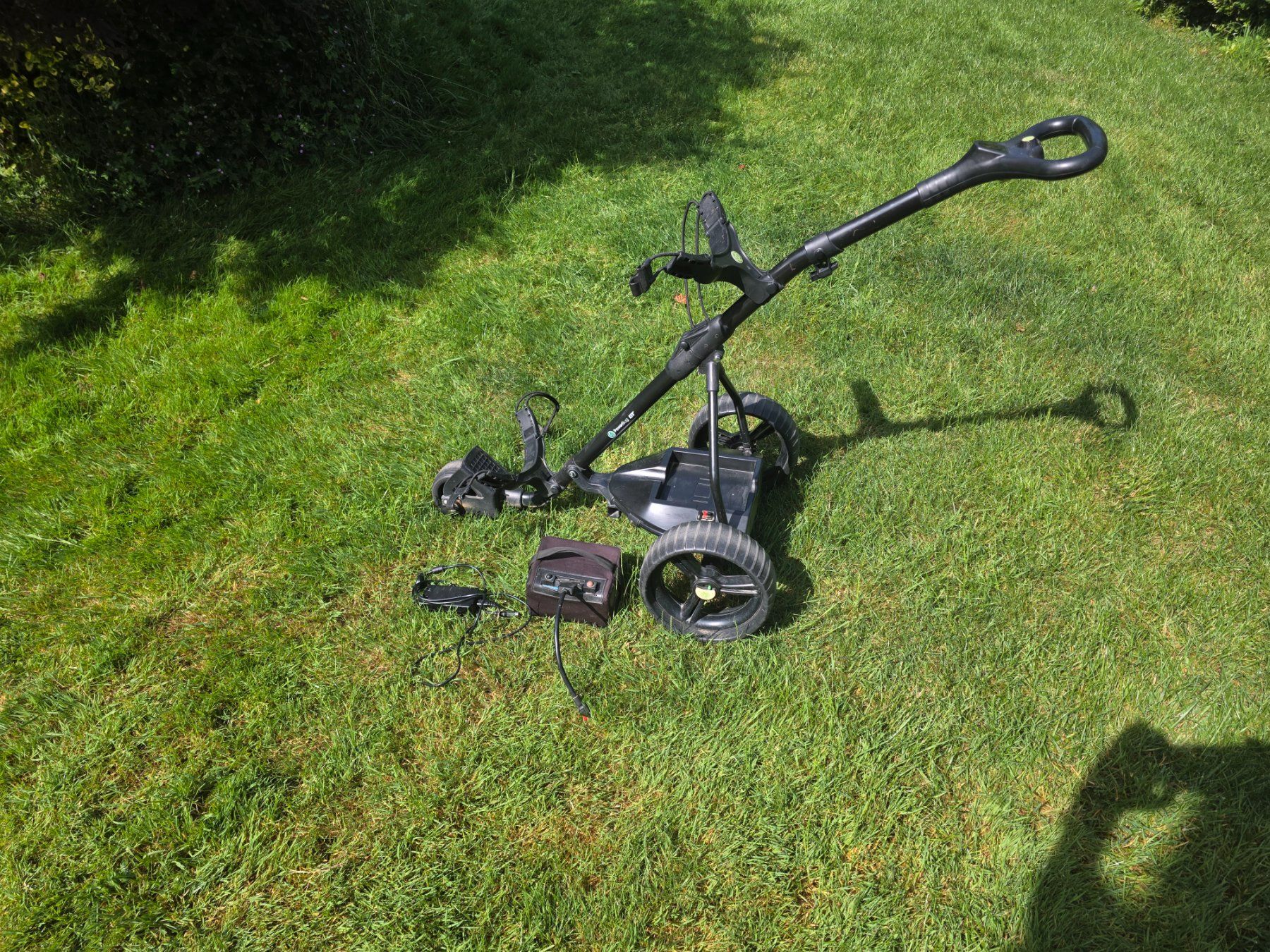 Chariots: Golf Trolley - Electric - Lithium battery – D'occasion à Chambésy par Bob54