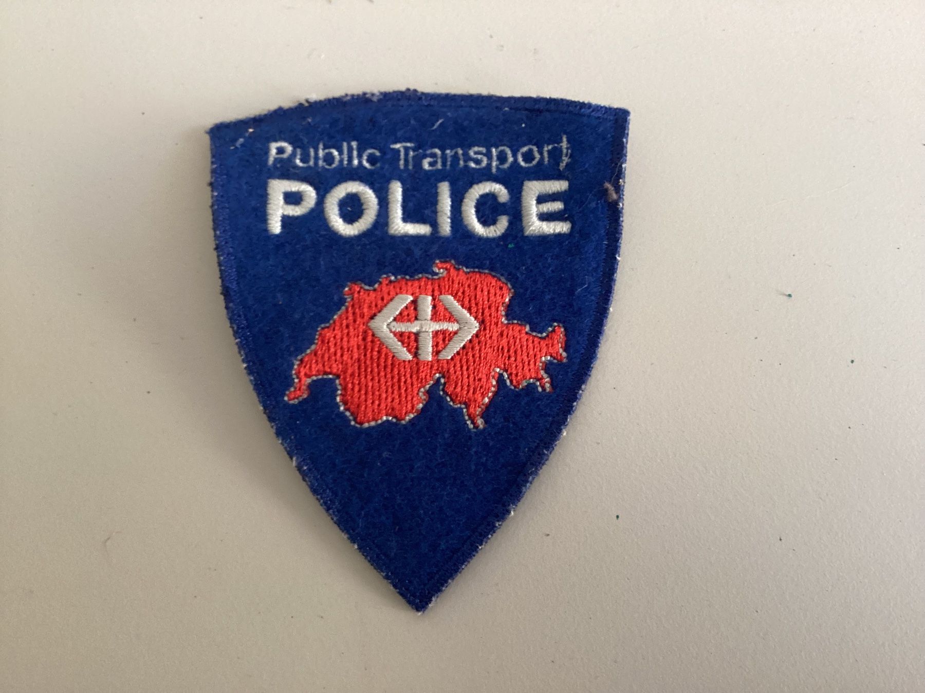 Uniformi: Uniforme police – Usato da Vouvry venduto da marius09